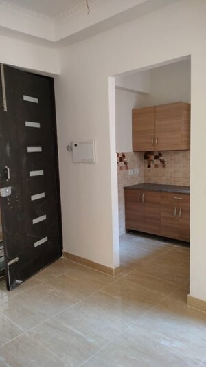 Room in 2 BHK Apartment at Gaur City 7th Avenue, Sector 4 Greater Noida – for Rent