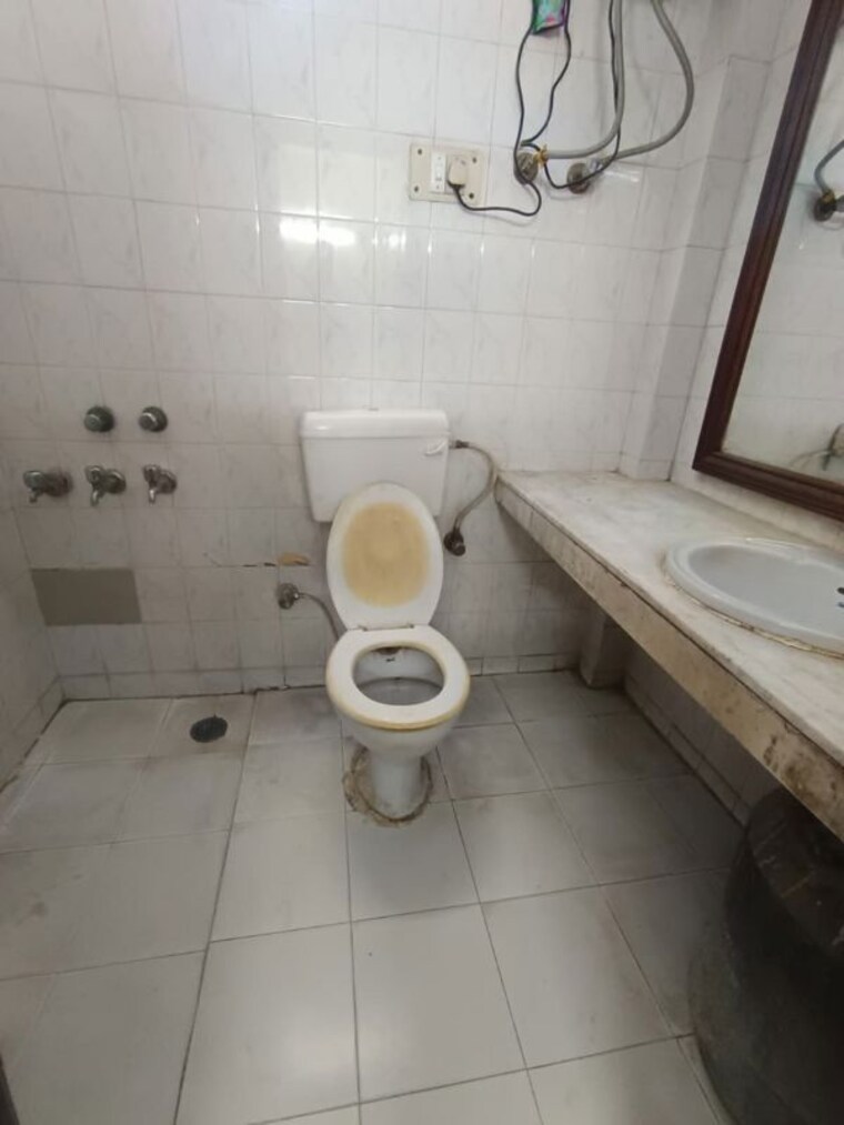 Bathroom, malviya nagar 2 Bedroom 1250 Sq.Ft. Builder Floor In Malviya Nagar Delhi 10482465