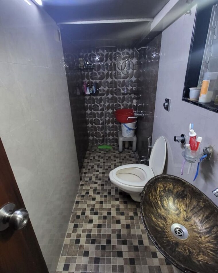 Bathroom, akhand-jyot-chs 1 Bedroom 450 Sq.Ft. Apartment In Andheri West Mumbai 10478080