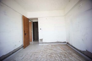Room in 2 BHK Apartment at Ellisbridge – for Sale