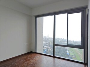 Room in 3 BHK Apartment at Ashok Piramal Celesta Spaces, Parel – for Rent