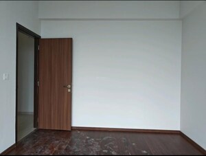 Room in 3 BHK Apartment at Ashok Piramal Celesta Spaces, Parel – for Rent