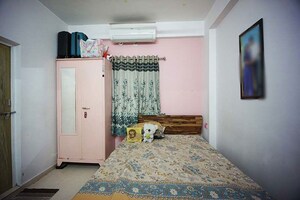 Room in 3 BHK Apartment at Ellisbridge – for Sale