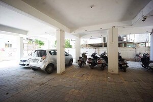 Parking in 3 BHK Apartment at Ellisbridge – for Sale