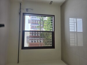 Room in 2 BHK Apartment at  Rushi The Kollage Andheri, Andheri East – for Rent