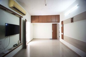 Room in 2 BHK Apartment at Ellisbridge – for Sale