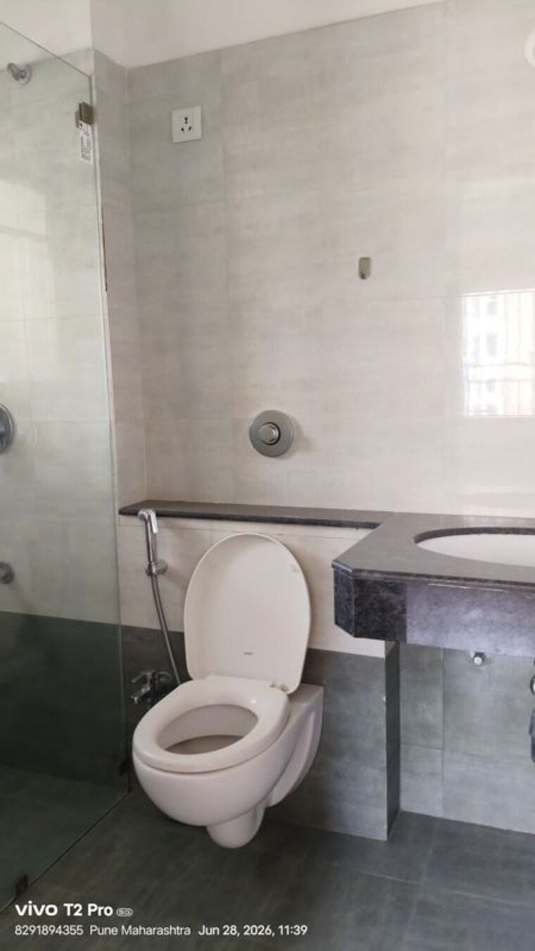 Bathroom, atul-westernhills-apartment 3 Bedroom 1700 Sq.Ft. Apartment In Baner Pune 10482509