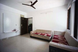 Bedroom in 3.5 BHK Apartment at Ellisbridge – for Sale