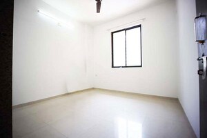 Room in 3.5 BHK Apartment at Ellisbridge – for Sale
