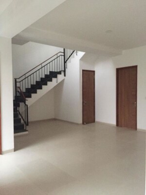 Room in 4 BHK Apartment at Vatika Signature Villas, Sector 82 – for Rent