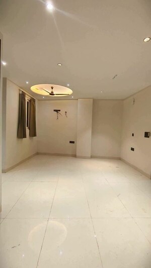 Room in 3 BHK Apartment at Ireo Victory Valley, Sector 67 – for Rent