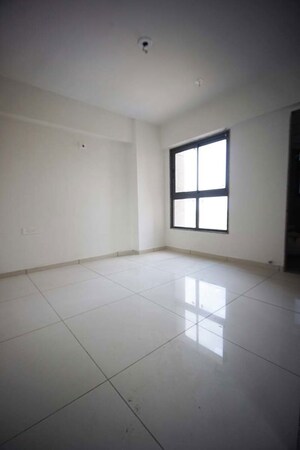 Room in 4 BHK Apartment at Ellisbridge – for Sale