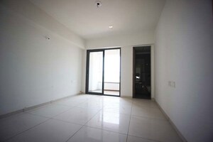 Room in 4 BHK Apartment at Ellisbridge – for Sale
