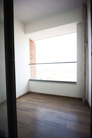 Room in 4 BHK Apartment at Ellisbridge – for Sale