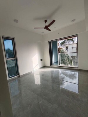 Room in 2 BHK Apartment at Indu Villa, Matunga East – for Rent