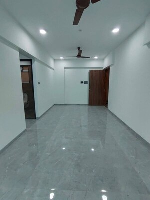 Room in 2 BHK Apartment at Indu Villa, Matunga East – for Rent