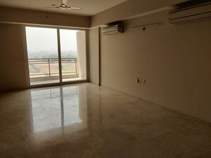 Room in 3.5 BHK Apartment at DLF The Ultima, Sector 81 – for Sale