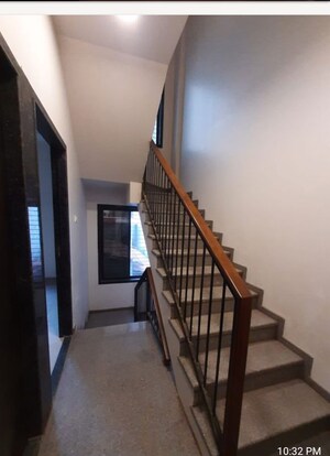 Staircase in 3 BHK Villa at Kalpataru CHS Belapur, Cbd Belapur Sector 8b – for Rent