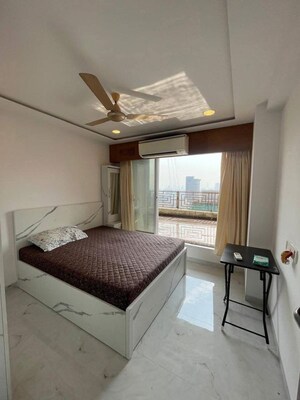 Bedroom in 2 BHK Apartment at Orchid Park, Matunga East – for Rent