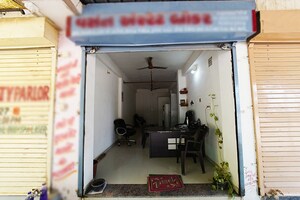 Team Area in  Shop at Ellisbridge – for Sale