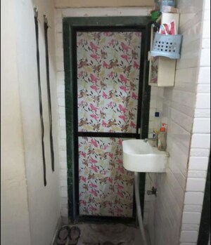 Bathroom in 1 BHK Apartment at Subhash Nagar – for Rent