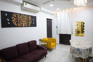 Living Room in 2.5 BHK Apartment at Gurukul CHS Matunga, Matunga East – for Rent