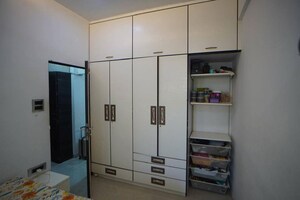 Furnished Amenities in 2.5 BHK Apartment at Gurukul CHS Matunga, Matunga East – for Rent