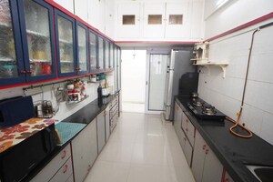 Kitchen in 2.5 BHK Apartment at Gurukul CHS Matunga, Matunga East – for Rent