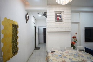 Bathroom in 2.5 BHK Apartment at Gurukul CHS Matunga, Matunga East – for Rent