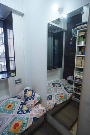 Bedroom in 2.5 BHK Apartment at Gurukul CHS Matunga, Matunga East – for Rent