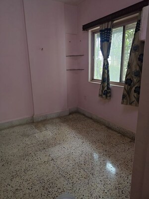 Room in 1 BHK Apartment at Anita Building Kandivali, Kandivali East – for Rent