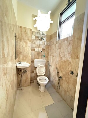 Bathroom in 1 BHK Builder Floor at Maidan Garhi – for Rent
