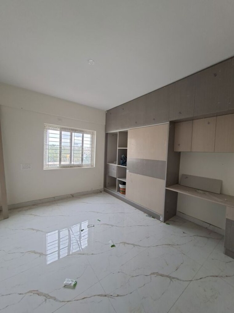 Room, hal layout 3 Bedroom 2100 Sq.Ft. Builder Floor In Hal Layout Bangalore 10482617
