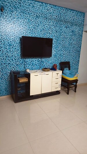 Room in 2 BHK Apartment at Shivraise Apartment, Kandivali East – for Rent