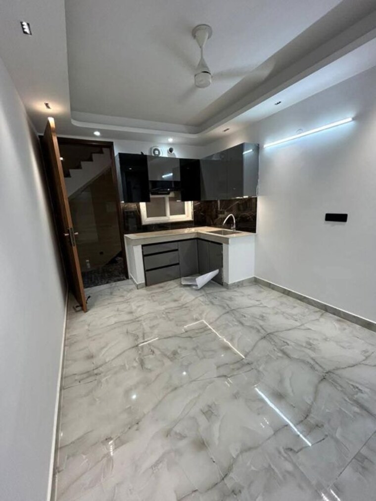  Parking, saket 1 Bedroom 400 Sq.Ft. Apartment In Saket Delhi 10482664
