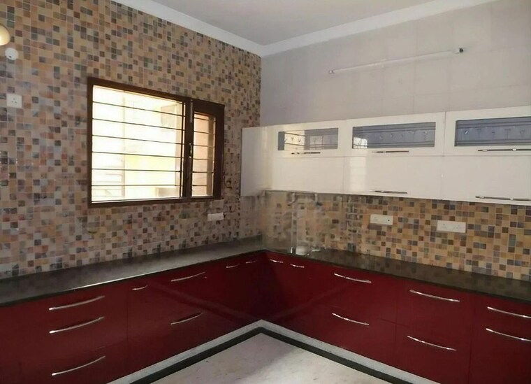 Kitchen, sector 47 6+ Bedroom 434 Sq.Mt. Independent House In Sector 47 Noida 10482666