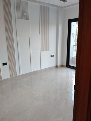 Room in 3 BHK Builder Floor at BPTP District 3, Sector 85 – for Sale