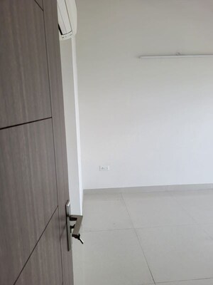 Room in 4 BHK Apartment at Parx Laureate, Sector 108 – for Rent