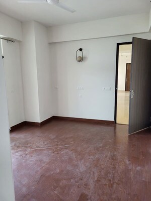 Room in 4 BHK Apartment at Parx Laureate, Sector 108 – for Rent