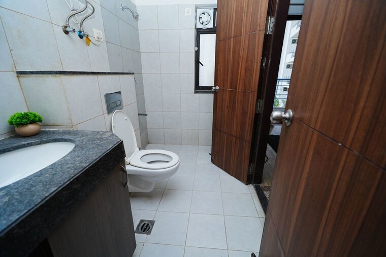 Bathroom, godrej-oasis 2.5 Bedroom 1609 Sq.Ft. Apartment In Sector 88a Gurgaon 10482678