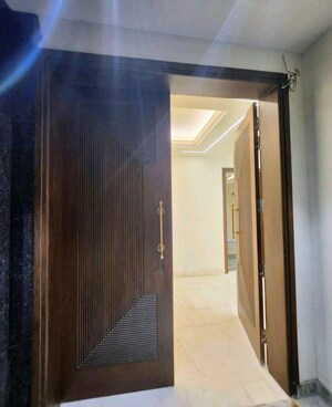 Building Lobby in 3 BHK Independent House at Sector 51 – for Rent