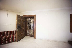 Room in 6 BHK Apartment at Ellisbridge – for Sale