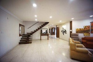 Room in 6 BHK Apartment at Ellisbridge – for Sale