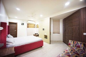 Bedroom in 6 BHK Apartment at Ellisbridge – for Sale