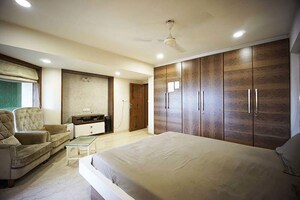 Bedroom in 6 BHK Apartment at Ellisbridge – for Sale