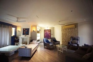 Living Room in 6 BHK Apartment at Ellisbridge – for Sale