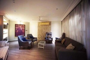 Living Room in 6 BHK Apartment at Ellisbridge – for Sale