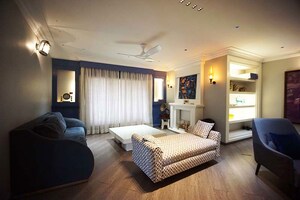 Living Room in 6 BHK Apartment at Ellisbridge – for Sale