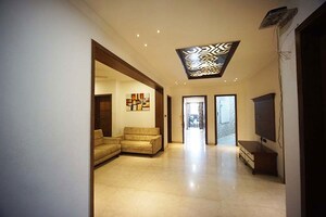 Room in 6 BHK Apartment at Ellisbridge – for Sale