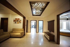 Room in 6 BHK Apartment at Ellisbridge – for Sale